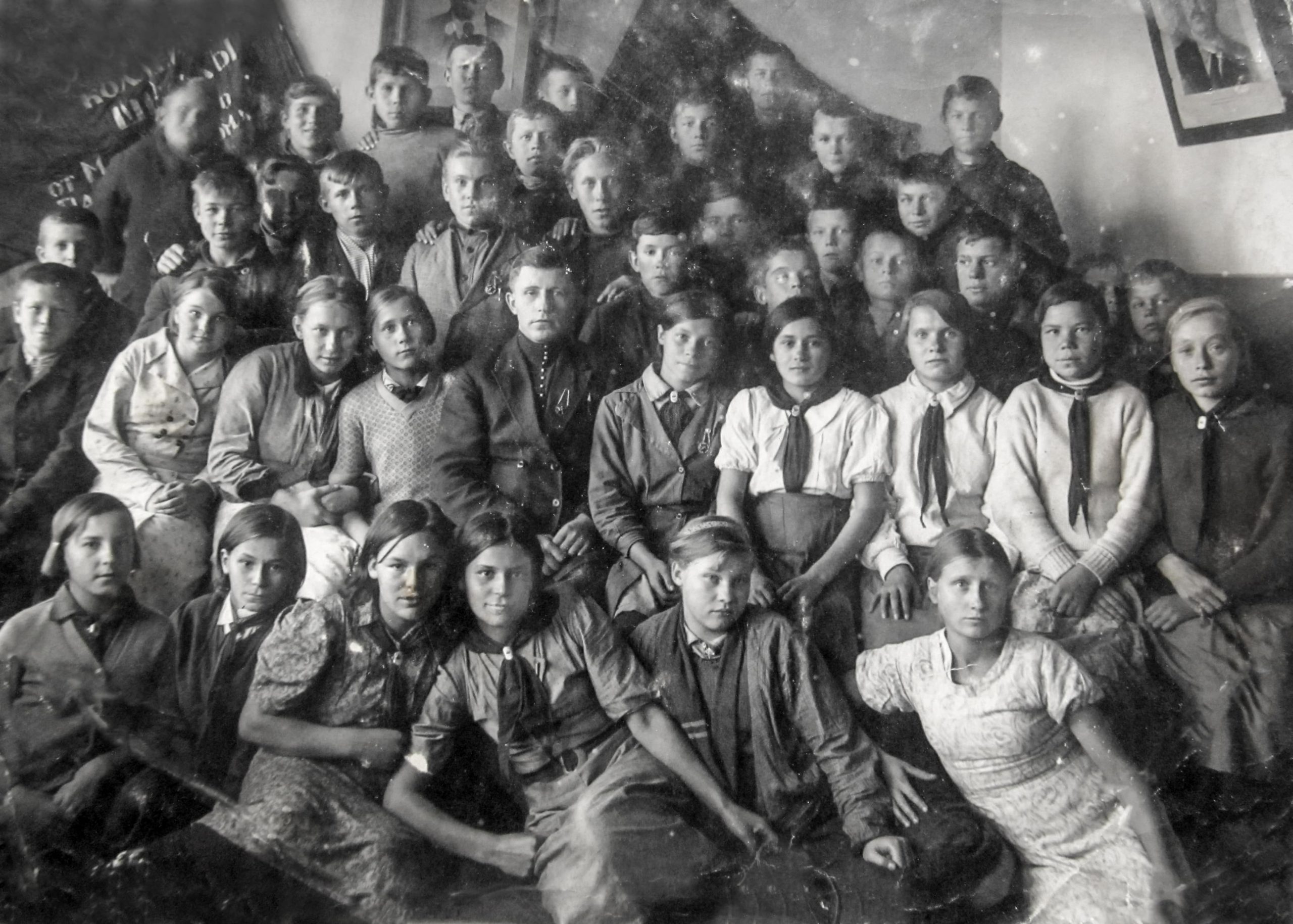 дети-и-учителя-поселка-Павлово-на-Неве-1936-1939 г