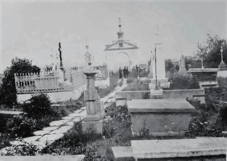 Кладбище при церкви. Анненское 1902